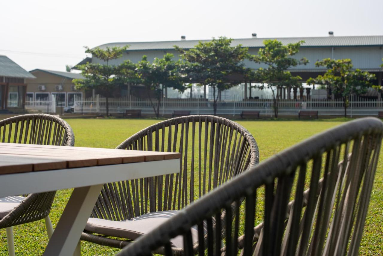 Paramount Riverfront Resort & Spa, Karjat Exteriér fotografie